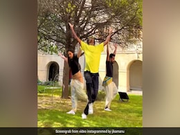 फ्रेंच डांसर ने ए आर रहमान के पॉप्युलर गाने पर किया भारतनाट्यम, Video देख फैन हो गए भारत के लोग फ्रेंच डांसर ने ए आर रहमान के पॉप्युलर गाने पर किया भारतनाट्यम, Video देख फैन हो गए भारत के लोग