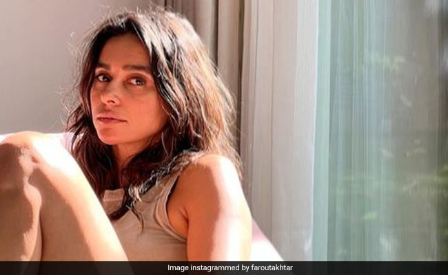 Shibani Dandekar Left This Comment On Farhan Akhtar's "Sunny Saturday" Post