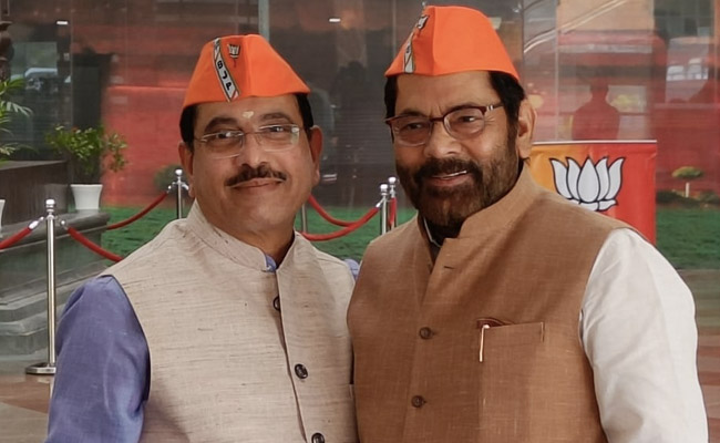 Saffron Cap Worn By PM, "Energy Bars" Handed Out To 400 MPs At BJP Meet