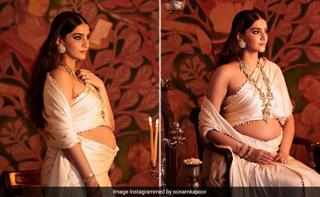 Even We'd Mistake Sonam Kapoor In A Magical White <i>Saree</i> To Be A Painting