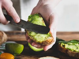 Avocado Toast Recipe: ब्रेकफास्ट के लिए सिर्फ 5 मिनट में बनाएं एवोकाडो टोस्ट Avocado Toast Recipe: ब्रेकफास्ट के लिए सिर्फ 5 मिनट में बनाएं एवोकाडो टोस्ट