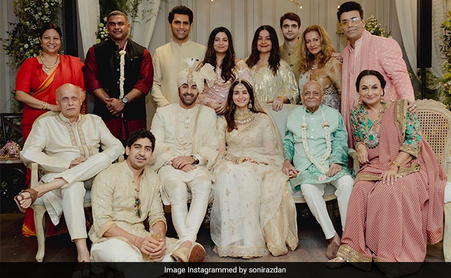Here's How Neetu Kapoor Wished Soni Razdan And Mahesh Bhatt On Their Anniversary