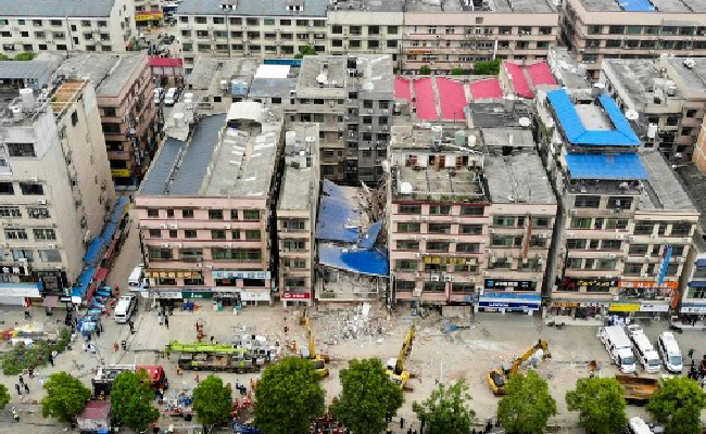23 Trapped, 39 Missing In China Building Collapse