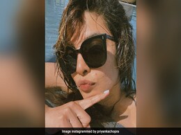 प्रियंका चोपड़ा ने पूल में किया 90's के गानों पर डांस, चश्मा उतार दिए ऐसे एक्सप्रेशन की आप भी बोलेंगे- ओ देसी गर्ल... प्रियंका चोपड़ा ने पूल में किया 90's के गानों पर डांस, चश्मा उतार दिए ऐसे एक्सप्रेशन की आप भी बोलेंगे- ओ देसी गर्ल...