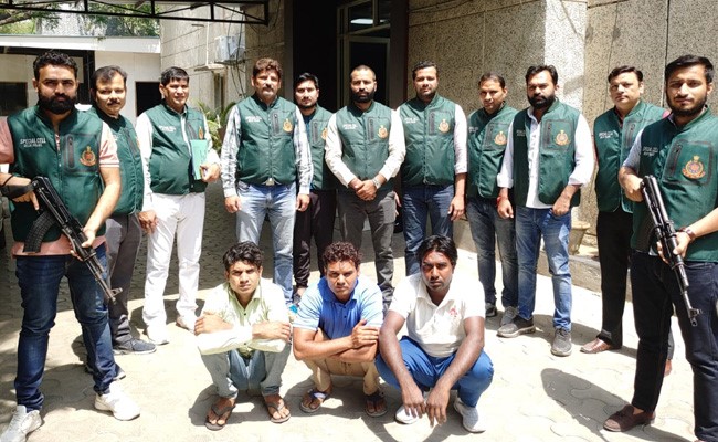 दिल्ली-NCR में ATM उखाड़ने वाली गैंग का भंडाफोड़, सरगना समेत तीन को पुलिस ने दबोचा