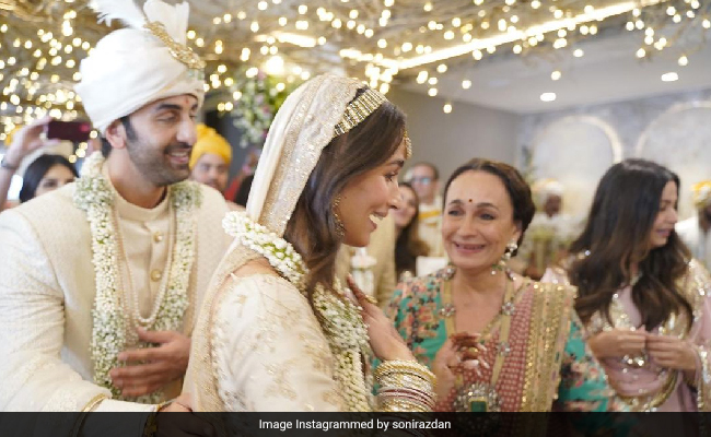 An Emotional Soni Razdan Shares Pic From Alia Bhatt And Ranbir Kapoor's Wedding