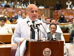 लोग रोटी, कपड़ा को परेशान, फिर भी पाकिस्तान में 188 फीसदी तक बढ़ी मंत्रियों की सैलरी लोग रोटी, कपड़ा को परेशान, फिर भी पाकिस्तान में 188 फीसदी तक बढ़ी मंत्रियों की सैलरी