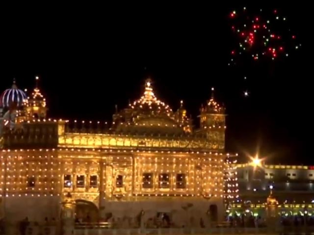 Fireworks Light Up Golden Temple On 400th Parkash Purab Of Guru Tegh Bahadur