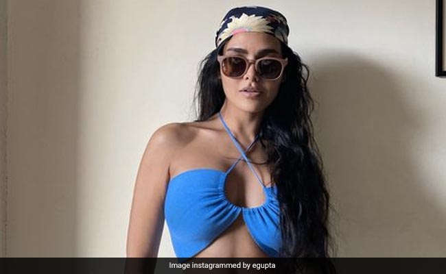 Esha Gupta Sums Up "Monday Blues And Summer Days" In A Chic Bralette, Bandana And Jeans