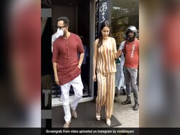 पापा और भाई के साथ लंच करने पहुंचीं सारा अली खान, बच्चों की यूं केयर करते दिखे सैफ...Video वायरल  पापा और भाई के साथ लंच करने पहुंचीं सारा अली खान, बच्चों की यूं केयर करते दिखे सैफ...Video वायरल