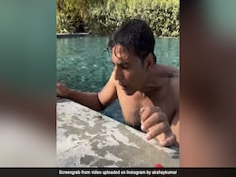स्विमिंग कर रहे अक्षय कुमार के पूल में गिरा ड्रैगनफ्लाई, उसके बाद एक्टर ने जो किया देखकर उड़ जाएंगे होश...Video  स्विमिंग कर रहे अक्षय कुमार के पूल में गिरा ड्रैगनफ्लाई, उसके बाद एक्टर ने जो किया देखकर उड़ जाएंगे होश...Video