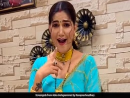 सपना चौधरी ने किया 'अंखियों से गोली मारे' गाने पर डांस', वीडियो देखे फैंस बोले- गोविंदा आपसे तो क्लास नहीं लेते थे सपना चौधरी ने किया 'अंखियों से गोली मारे' गाने पर डांस', वीडियो देखे फैंस बोले- गोविंदा आपसे तो क्लास नहीं लेते थे