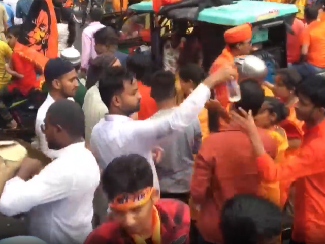 Muslims Offer Water In Ram Navami Procession, Set Communal Harmony Example