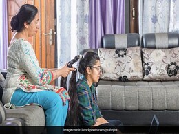 Hair Growth: झड़ रहे हैं बाल तो अपनाएं दादी-नानी के ये घरेलू नुस्खे, बाल होने लगेंगे लंबे और घने Hair Growth: झड़ रहे हैं बाल तो अपनाएं दादी-नानी के ये घरेलू नुस्खे, बाल होने लगेंगे लंबे और घने