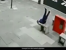 एक्सरसाइज करते-करते सो गया ये शख्स, लोगों ने कहा- क्या जबर्दस्त अदा है! एक्सरसाइज करते-करते सो गया ये शख्स, लोगों ने कहा- क्या जबर्दस्त अदा है!