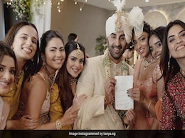 "I, Ranbir, Husband Of Alia": The Groom Signed A Note For The Bridesmaids "I, Ranbir, Husband Of Alia": The Groom Signed A Note For The Bridesmaids