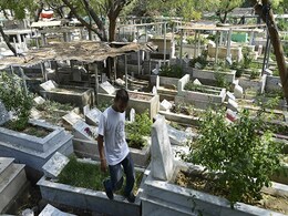 Pakistan: क्रबिस्तानों में 'ख़त्म हुई जगह', दफनाने के लिए 'माफिया का' लेना पड़ रहा सहारा Pakistan: क्रबिस्तानों में 'ख़त्म हुई जगह', दफनाने के लिए 'माफिया का' लेना पड़ रहा सहारा