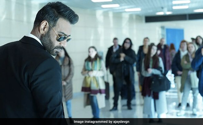 <i>Runway 34</i> Review: Ajay Devgn's Consistent Performance Powers The Film To A Smooth Landing