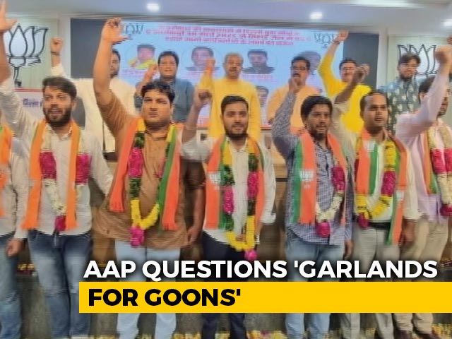 Garlands For BJP Workers Jailed For Protest At Arvind Kejriwal Home