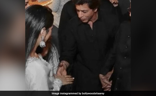 Viral: When Shah Rukh Khan Met Shehnaaz Gill At Baba Siddique's <I>Iftaar</I> Party