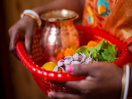 वास्तु शास्त्र के अनुसार मंदिर में नहीं चढ़ाने चाहिए ये फूल, भगवान की नाराजगी का बन सकते हैं कारण वास्तु शास्त्र के अनुसार मंदिर में नहीं चढ़ाने चाहिए ये फूल, भगवान की नाराजगी का बन सकते हैं कारण