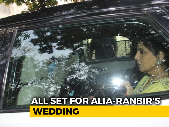 Neetu Kapoor, Daughter Riddhima Check Into Alia-Ranbir's Wedding Venue