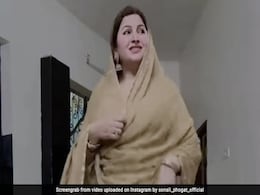 सोनाली फोगाट ने सिर पर पल्लू ले किया 'रूप सुहाना लगता है' गाने पर डांस तो फैंस बोले- आपने तो हिरोइनों को भी फेल कर दिया... सोनाली फोगाट ने सिर पर पल्लू ले किया 'रूप सुहाना लगता है' गाने पर डांस तो फैंस बोले- आपने तो हिरोइनों को भी फेल कर दिया...