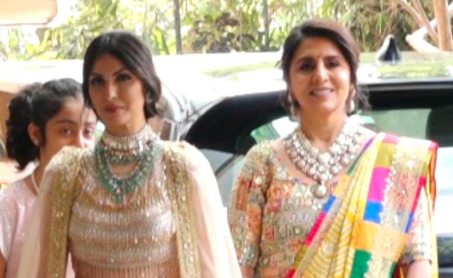 Ranbir Kapoor और Alia Bhatt की शादी में दिखा मेहमानों का कमाल का स्टाइल, अलग अंदाज में नजर आईं मां और बहनें
