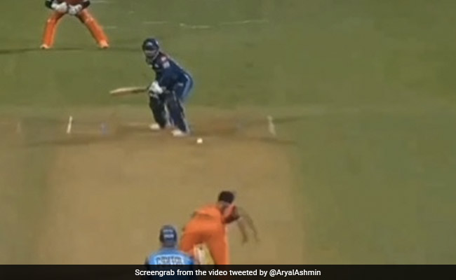 Rashid Khan का लेग स्टंप यूं ले उड़े नटराजन, 'स्पेशल Yorker' पर बोल्ड होकर बल्लेबाज भागा पवेलियन- Video