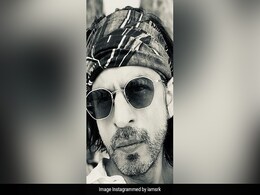 What Happened When <i>Desperately Seeking Shah Rukh</i> Author Met The Actor At Mannat What Happened When <i>Desperately Seeking Shah Rukh</i> Author Met The Actor At Mannat