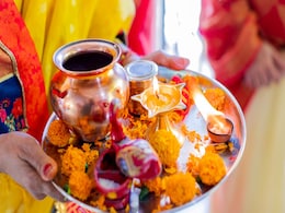 Navratri Special: चैत्र नवरात्रि में किस दिन लगाएं कौन सा भोग, इन देवी को पंचामृत का भोग लगाना होता है बेहद शुभ Navratri Special: चैत्र नवरात्रि में किस दिन लगाएं कौन सा भोग, इन देवी को पंचामृत का भोग लगाना होता है बेहद शुभ