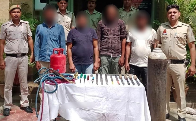 40 करोड़ का सोना लुटने से बचा, मुथूट फाइनेंस के ऑफिस में स्ट्रांग रूम तक पहुंच चुके थे बदमाश