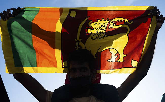 Sri Lanka में नई कैबिनेट का गठन, लेकिन नाराज़ जनता ने राष्ट्रपति भवन पर लिखा "गोटा घर वापस जाओ"