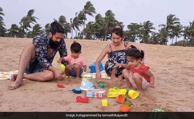 After Blockbuster <i>KGF: Chapter 2</i> Release, Yash Enjoys Family Time On A Beach