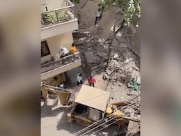सत्यनिकेतन इमारत गिरने के मामले में ठेकेदार गिरफ्तार, हादसे में 2 मजदूरों की हुई थी मौत सत्यनिकेतन इमारत गिरने के मामले में ठेकेदार गिरफ्तार, हादसे में 2 मजदूरों की हुई थी मौत