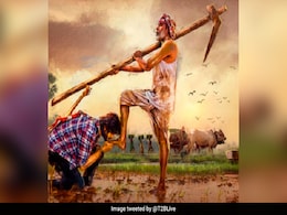 खेत में किसान का पांव चूमता नजर आया 'रॉकस्टार', वीडियो देख आप भी कहेंगे 'बेमिसाल' खेत में किसान का पांव चूमता नजर आया 'रॉकस्टार', वीडियो देख आप भी कहेंगे 'बेमिसाल'