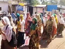 MP : 45 दिनों से हड़ताल पर आंगनवाड़ी कार्यकर्ता, दो की तबियत बिगड़ने से हुई मौत, फिर भी नहीं पसीजा सरकार का दिल MP : 45 दिनों से हड़ताल पर आंगनवाड़ी कार्यकर्ता, दो की तबियत बिगड़ने से हुई मौत, फिर भी नहीं पसीजा सरकार का दिल