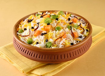 Quick Lunch Recipe: How To Make Soya Biryani In Just 15 Minutes (Watch Recipe Video) Quick Lunch Recipe: How To Make Soya Biryani In Just 15 Minutes (Watch Recipe Video)