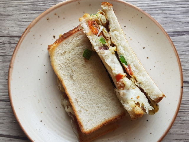 Cheesy Egg Toast Recipe | How To Make Cheesy Egg Toast