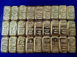 लखनऊ एयरपोर्ट पर यात्री के पास मिले 27 सोने के बिस्कुट, एयरइंडिया का बस चालक भी अरेस्ट लखनऊ एयरपोर्ट पर यात्री के पास मिले 27 सोने के बिस्कुट, एयरइंडिया का बस चालक भी अरेस्ट
