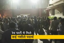 हैदराबाद में रेव पार्टी पर छापा, 142 लोग हिरासत में लिए गए हैदराबाद में रेव पार्टी पर छापा, 142 लोग हिरासत में लिए गए