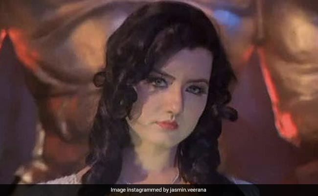 कंजी आंखें, घुंघराले बाल...गुमनाम हुई वीराना की ये ‘भूतनी’ सालों बाद हुईं स्पॉट, फैंस के लिए पहचानना मुश्किल