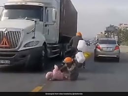 Watch: Jofra Archer Reacts To Old Video Of Mother Saving Her Child In Road Mishap Watch: Jofra Archer Reacts To Old Video Of Mother Saving Her Child In Road Mishap