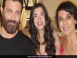 Goa में एक साथ पार्टी करते दिखे ऋतिक, सबा, सुजैन और अर्सलान, सोशल मीडिया पर Photos हुईं वायरल Goa में एक साथ पार्टी करते दिखे ऋतिक, सबा, सुजैन और अर्सलान, सोशल मीडिया पर Photos हुईं वायरल