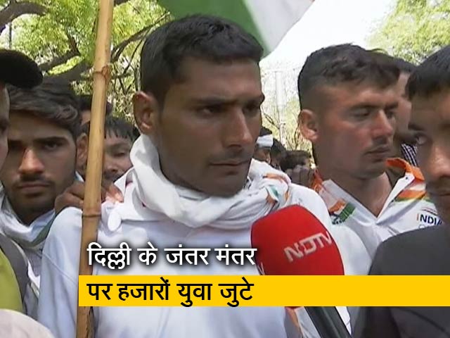 सेनाओं में भर्ती की मांग, सुरेश भींचर सीकर से 350 किलोमीटर दौड़कर पांच दिन में दिल्ली पहुंचे