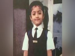 CHALLENGE: स्कूल ड्रेस में दो चोटी के साथ नजर आ रही यह क्यूट बच्ची आज बन गई है 'नेशनल क्रश', नाम बताओ तो मानें  CHALLENGE: स्कूल ड्रेस में दो चोटी के साथ नजर आ रही यह क्यूट बच्ची आज बन गई है 'नेशनल क्रश', नाम बताओ तो मानें