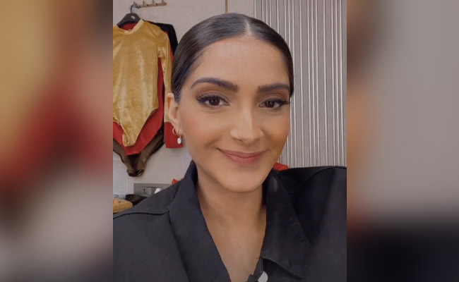 Sonam Kapoor's Pregnancy Glow Lights Up Instagram