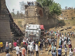 British-Era Bridge Collapses In Madhya Pradesh, Trailer-Truck Falls On Dry River Bed British-Era Bridge Collapses In Madhya Pradesh, Trailer-Truck Falls On Dry River Bed