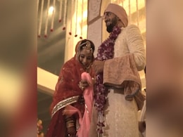 धीरे-धीरे फेरे ले रहे दूल्हा-दुल्हन को पंडित जी ने कह दिया कुछ ऐसा, इंटरनेट पर वायरल हो गए 'पंडित जी'...VIDEO धीरे-धीरे फेरे ले रहे दूल्हा-दुल्हन को पंडित जी ने कह दिया कुछ ऐसा, इंटरनेट पर वायरल हो गए 'पंडित जी'...VIDEO