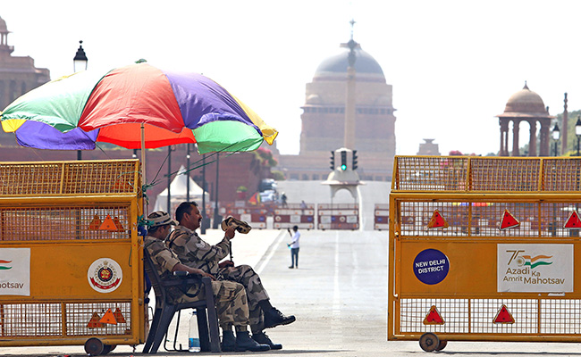 Delhi's Maximum Temperature At 33.6 Degrees, Light Rain Likely Tomorrow
